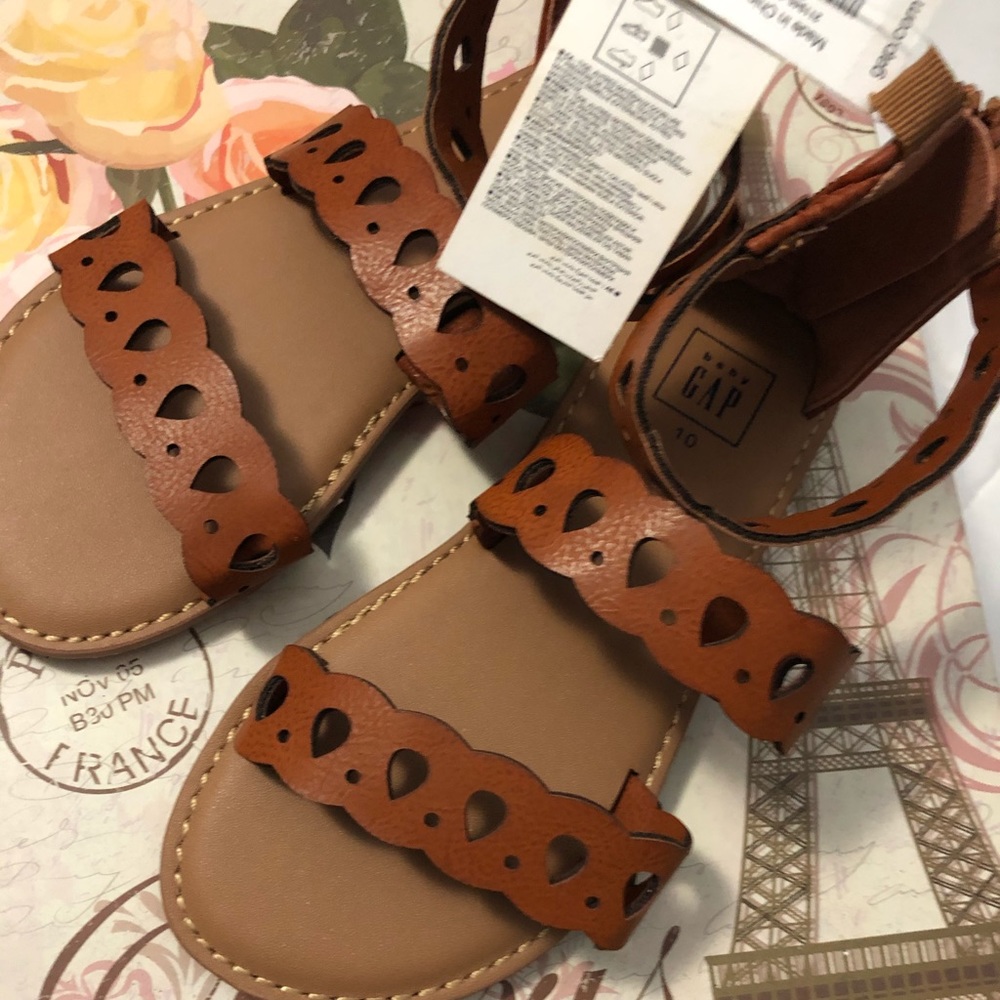 Toddler girl size 10 gap sandals